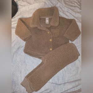 Baby sherpa brown 2 piece set. Size 12 months. Never worn.